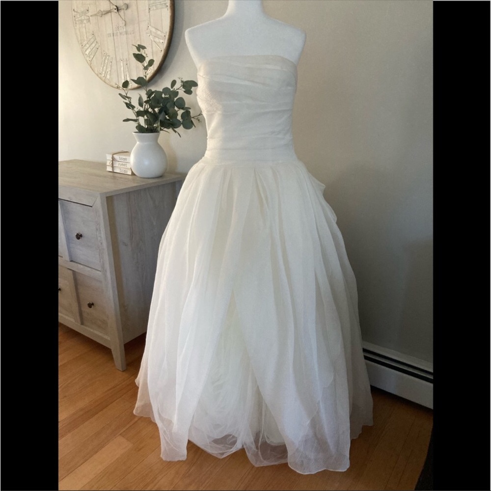 Beautiful White Vera wang wedding dress size 10